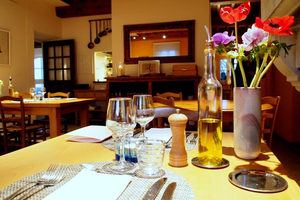סן-לורן-דו-ורדון Hotel Le Moulin Du Chateau מראה חיצוני תמונה