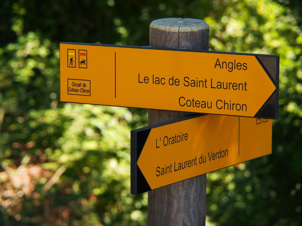 סן-לורן-דו-ורדון Hotel Le Moulin Du Chateau מראה חיצוני תמונה