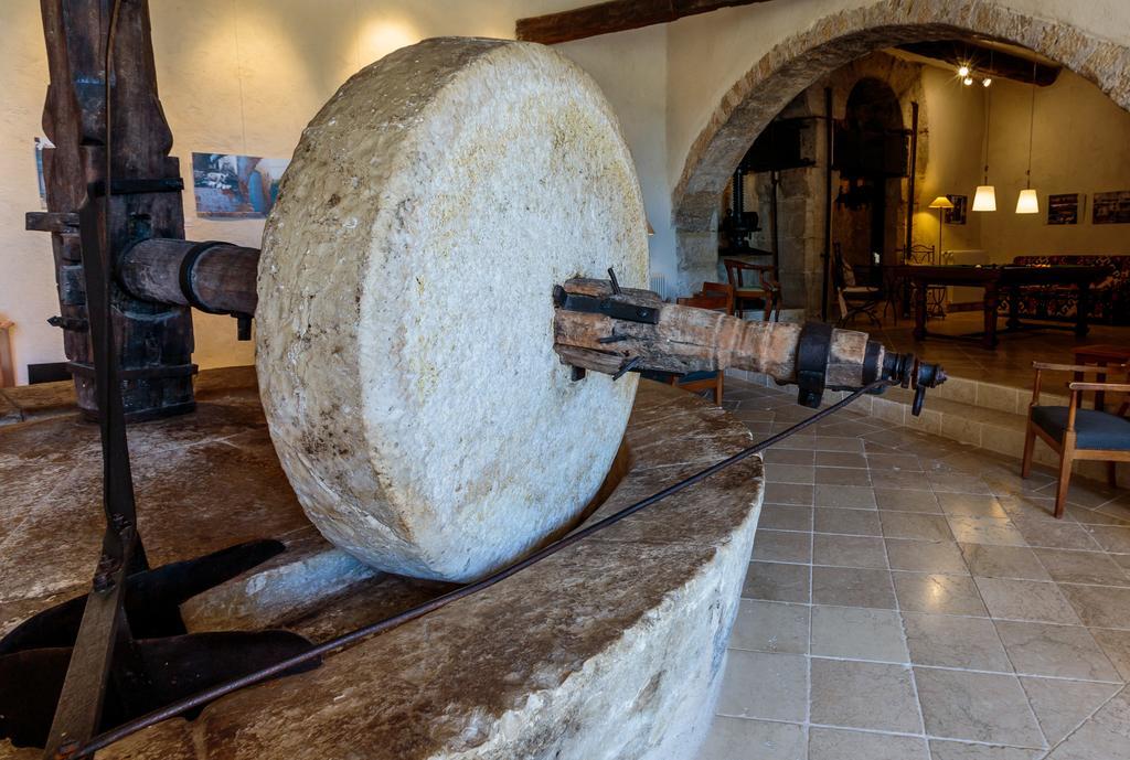 סן-לורן-דו-ורדון Hotel Le Moulin Du Chateau מראה חיצוני תמונה