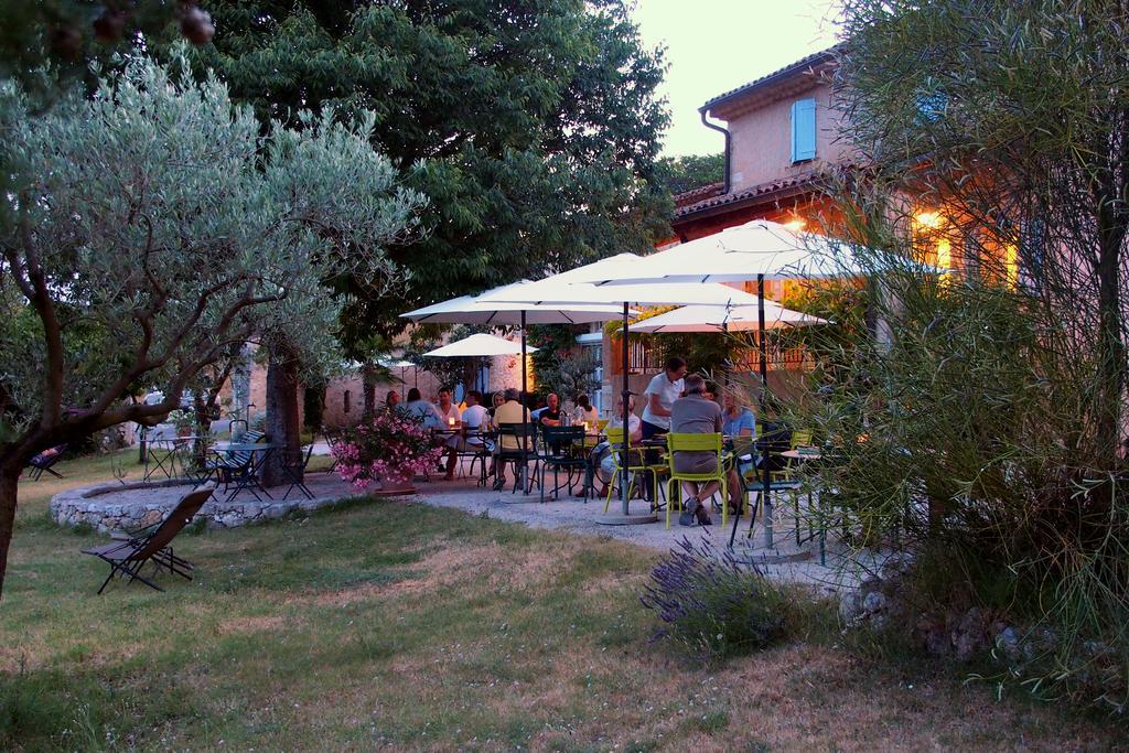 סן-לורן-דו-ורדון Hotel Le Moulin Du Chateau מראה חיצוני תמונה