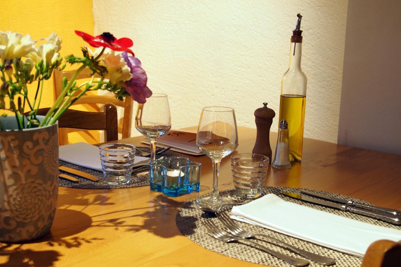 סן-לורן-דו-ורדון Hotel Le Moulin Du Chateau מראה חיצוני תמונה